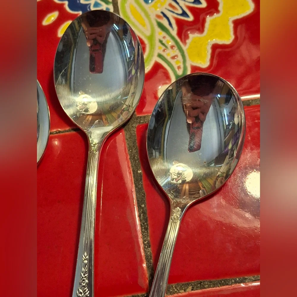 Oneida Silverplate Round Soup Spoons 